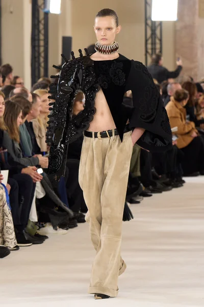Look 10